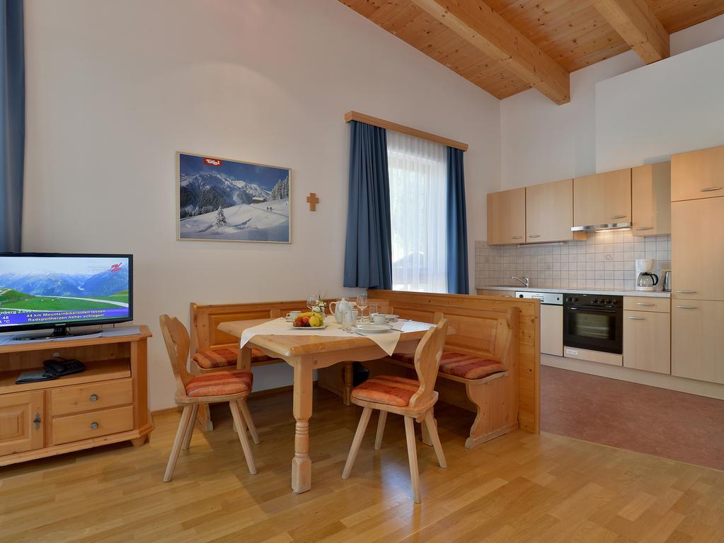 Ferienwohnungen Haus Der Mitte Mayrhofen Pokoj fotografie