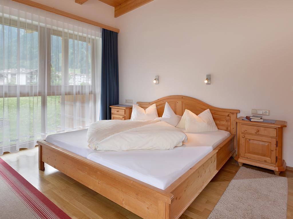 Ferienwohnungen Haus Der Mitte Mayrhofen Pokoj fotografie