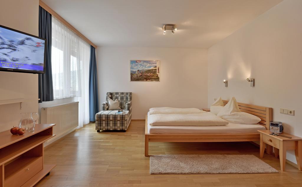 Ferienwohnungen Haus Der Mitte Mayrhofen Pokoj fotografie